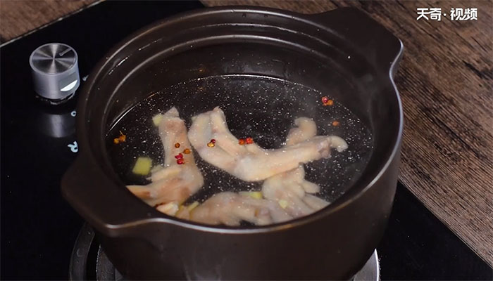 酸萝卜海带丝鸭掌汤的做法 酸萝卜海带丝鸭掌汤怎么做
