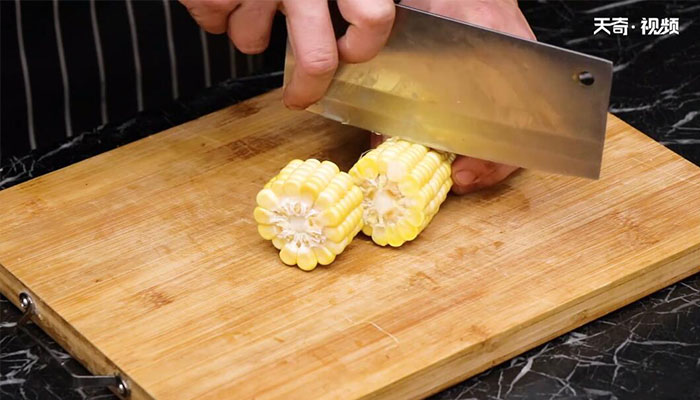 玉米焖鸡块的做法  玉米焖鸡块怎么做