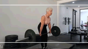 00磅的她从71岁开始健身，一年后穿上了比基尼！秒杀无数人！"