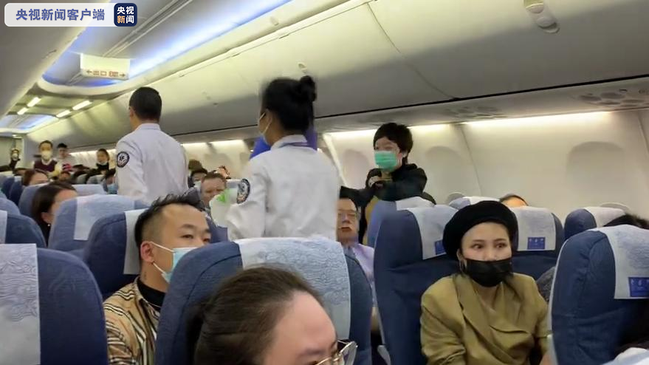 上海飞重庆CA4542航班一乘客突发重病 紧急备降武汉天河机场