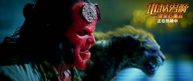 《地狱男爵：血皇后崛起》上映 猛男吸猫反差萌圈粉无数