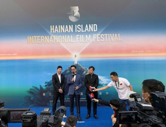 导演常征与郝平亮相海南国际电影节携手为《特殊行动》造势