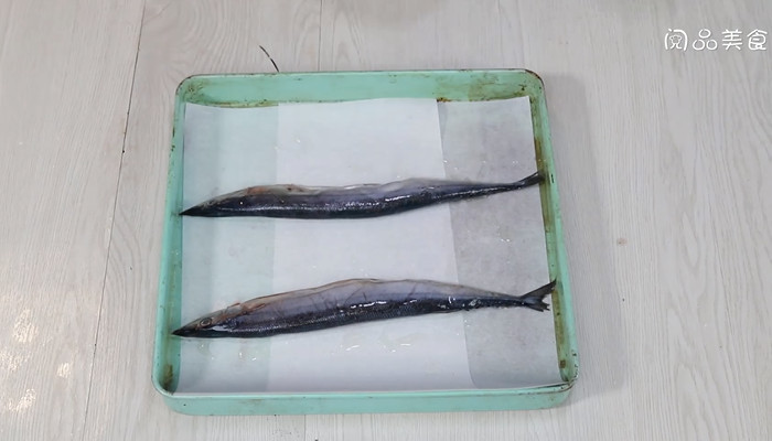 冻烤秋刀鱼怎么做 冻烤秋刀鱼的做法