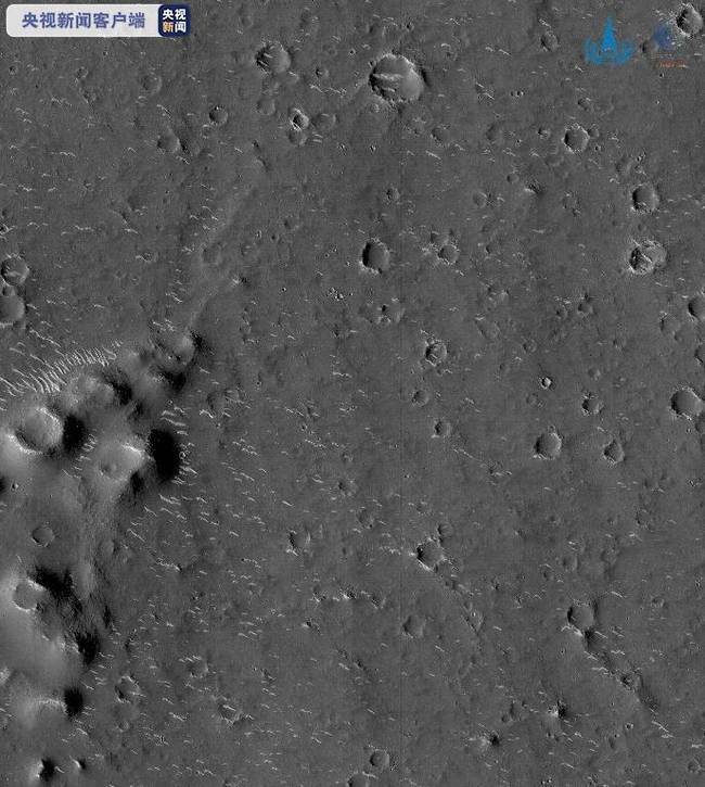 国家航天局发布天问一号探测器拍摄高清火星影像