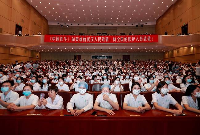 电影《中国医生》全国首场放映获武汉人民认可